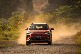 Cận cảnh Toyota Corolla Cross 2024 tại Việt Nam, cao nhất 913 triệu đồng