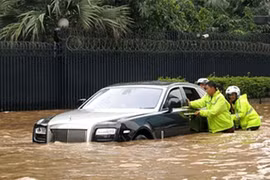 Những mẹo hay cho tài xế lái ôtô dưới trời mưa 