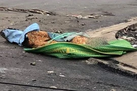 Vụ thi thể quấn trong chiếu: Con gái đưa xác mẹ ra bãi rác