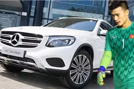 Thủ môn Bùi Tiến Dũng dù dự bị vẫn được tặng Mercedes GLC hơn 2 tỷ