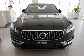 Cận cảnh sedan hạng sang Volvo S90 giá hơn 2 tỷ tại VN