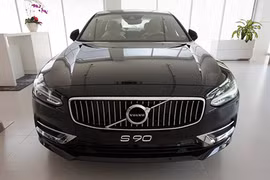 Cận cảnh sedan hạng sang Volvo S90 giá hơn 2 tỷ tại VN