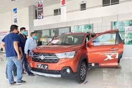 Suzuki XL7 tại Việt Nam giảm giá kịch sàn, không hề khan hàng