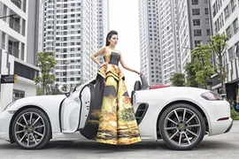 Hotgirl Việt “đọ dáng” Porsche 718 Boxster giá 3,5 tỷ