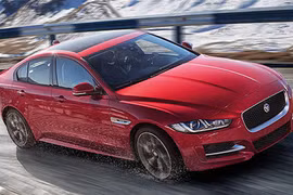 Jaguar XE 2017 trình làng, chốt giá từ 1 tỷ đồng