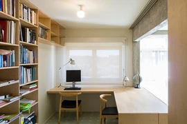 Căn hộ 115 m2 cải tạo với phòng làm việc bí mật