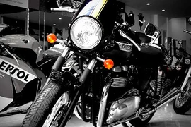 Cận cảnh “ly cafe chất lừ” Triumph Thruxton 2015 tại Việt Nam