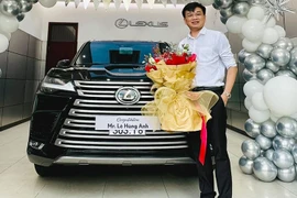 Lexus LX600 hơn 8,5 tỷ - "chuyên cơ mặt đất" của Shark Lê Hùng Anh