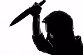 Cà Mau: 4 thanh niên đâm người đi xe máy, cướp điện thoại di động