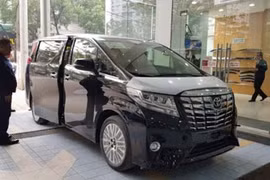 MPV hạng sang Toyota Alphard tại Việt Nam lỗi đai an toàn