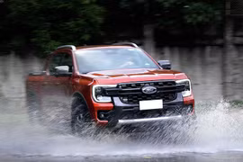 Top ôtô có khả năng lội nước tốt, "chấp" mưa lũ tại Việt Nam