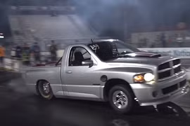 Xem Dodge Ram SRT-10 thể hiện sức mạnh 1900 mã lực