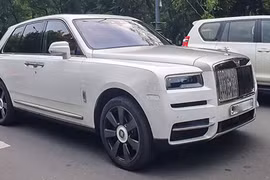Rolls-Royce Cullinan hơn 41 tỷ ra biển trắng ở Sài Gòn