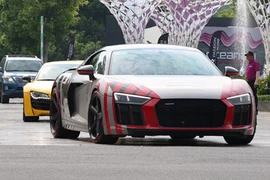 Dàn siêu xe tiền tỷ xuống đường giương oai trước ngày cưới Cường Đô la