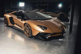 Lamborghini Aventador SV mui trần độ "khoác áo" vàng cực độc 