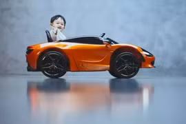 Con trai Cường Đô la nhận siêu xe McLaren mui trần nhân dịp 1 tuổi