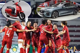 Tuyển bóng đá nữ Việt Nam được tặng ôtô, xe máy điện VinFast 