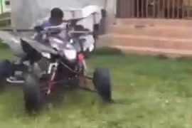 Sốc với màn drift điêu luyện của bé 5 tuổi bên môtô ATV
