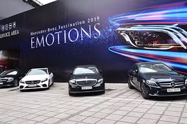 Cả dàn xe sang Mercedes-Benz tiền tỷ đổ bộ về Hà Nội 