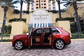 Mua nhà được tặng miễn phí siêu SUV Rolls-Royce và Lamborghini