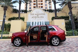 Mua nhà được tặng miễn phí siêu SUV Rolls-Royce và Lamborghini