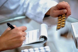 Bán thuốc không theo đơn sẽ bị thu hồi giấy chứng nhận kinh doanh