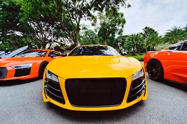Dân chơi siêu xe Audi R8 tại Sài Gòn tụ hội "show hàng"