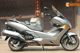 Siêu xe ga đường trường Honda xuất hiện tại Hà Nội