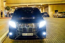 “Chuyên cơ mặt đất” Toyota Alphard giá 3,7 tỷ tại Sài Gòn