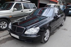 Xe sang Mercedes và BMW giá chỉ 300 triệu tại Việt Nam 