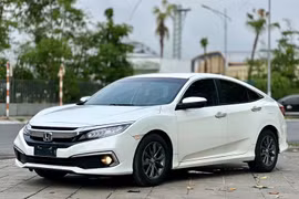 Honda Civic 2020 chỉ hơn 600 triệu ở Hà Nội: Có đáng xuống tiền? 