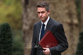 Anh sa thải Bộ trưởng Quốc phòng vì rò rỉ thông tin mật về Huawei