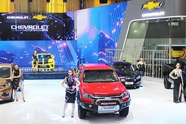 Gần 100 xe, 150 nghìn khách đến triển lãm ôtô VMS 2016