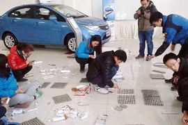 "Thiếu gia" Trung Quốc vác 60kg tiền xu đi sắm xế hộp