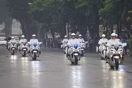 Môtô "khủng" Yamaha FJR1300 dẫn đoàn APEC 2017 tại Hà Nội 