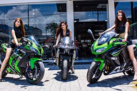Chân dài Việt "đè chết" bộ 3 siêu môtô khủng Kawasaki