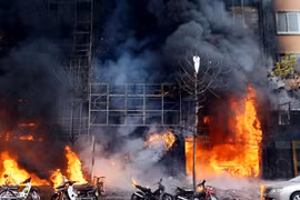 Hà Nội: Cháy quán karaoke trên đường Hoàng Quốc Việt