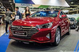 Hyundai Elantra 2019 giá từ 1,29 tỷ đồng "đấu" Mazda3