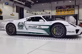 Porsche 918 Spyder ra nhập lực lượng cảnh sát Dubai