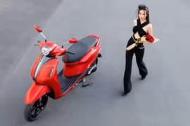 Yamaha Grande vs Vespa Primavera - đâu là mẫu xe dành cho quý cô?
