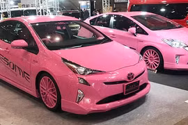 Toyota C-HR Hybrid siêu độc phong cách "điệp vụ báo hồng"