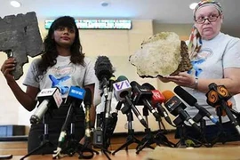Những mảnh vỡ mới tìm thấy được cho là từ máy bay MH370 xấu số