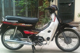 Honda Dream Thái "trùm mền" giá trăm triệu tại Việt Nam