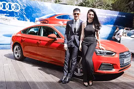 Công Vinh và Thủy Tiên “sang chảnh” bên Audi A5 Sportback