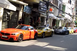Dàn ôtô thể thao tiền tỷ “thả dáng” trên phố SG