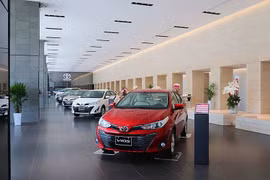 Người dùng Việt tạm dừng mua ôtô, chờ phí trước bạ giảm