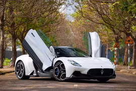 Maserati MC20 nằm kho 3 năm, đại gia Việt "bay" ngay 5 tỷ