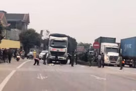 Bé gái 3 tuổi chạy ra đường bị xe tải tông tử vong