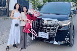 Sam tặng mẹ Toyota Alphard giá 4,6 tỷ để... đi chợ 