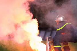 Fan nữ trúng pháo sáng CĐV Nam Định: CLB Hà Nội xin lỗi 